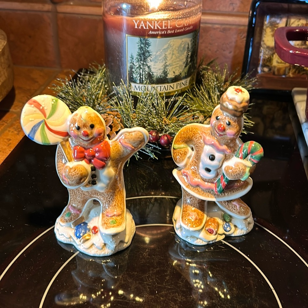 Fitz and Floyd Ginger Bread Salt & Pepper Shakers